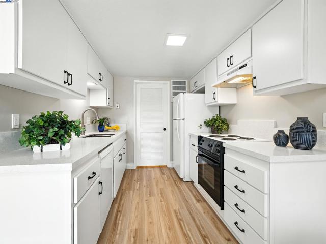 727 Sandpiper Cmn, Livermore CA: https://media.crmls.org/mediaz/0e914415-ff71-4ab9-ba54-e0ec974d0b50.jpg