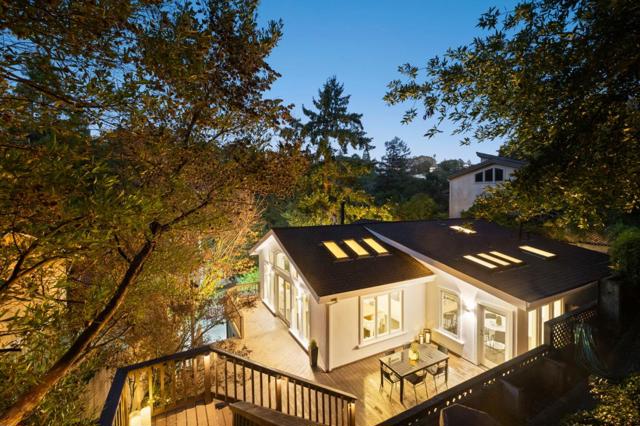 2937 San Juan Boulevard, Belmont CA: https://media.crmls.org/mediaz/0e9160fa-2bd0-4d5a-8ded-f431110939c3.jpg