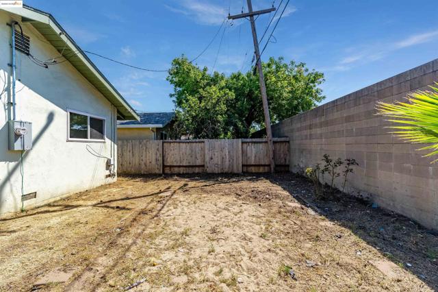1908 New Jersey St, Fairfield CA: https://media.crmls.org/mediaz/0e91f384-d95e-4770-847e-732525a326c4.jpg