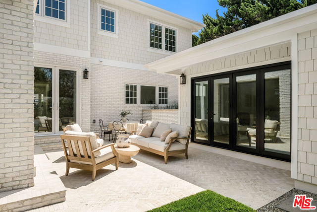 3531 S Barrington Avenue, Los Angeles CA: https://media.crmls.org/mediaz/0e9204fa-5b7e-403b-8fd7-79e0b6f6dab8.jpg