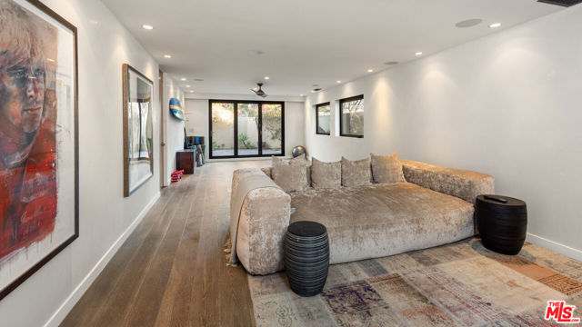 4616 Roma Court, Marina del Rey CA: https://media.crmls.org/mediaz/0e926fad-8ac1-40ca-9571-286eef25cd8a.jpg