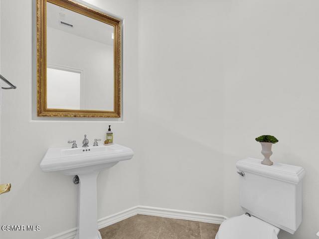 5455 Via Olas, Newbury Park CA: https://media.crmls.org/mediaz/0e929b37-8a7e-4dda-8766-7246135c8ac3.jpg