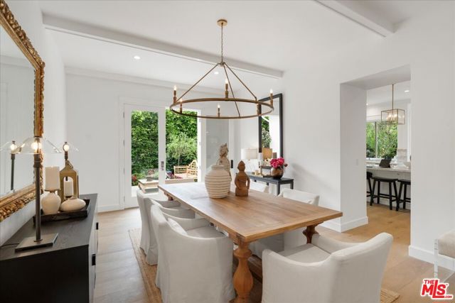 1664 Amherst Avenue, Los Angeles CA: https://media.crmls.org/mediaz/0e93941e-2f48-45eb-b459-963709500ba2.jpg