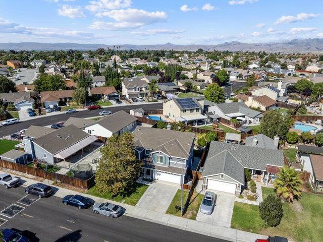 2421 Valley View Road, Hollister CA: https://media.crmls.org/mediaz/0e941fa4-e0b2-4131-9fa1-d85eb7165244.jpg