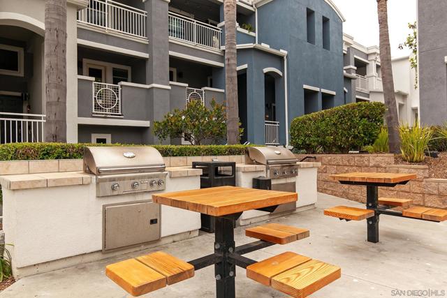 3528 Shoreline Bluff Ln, San Diego CA: https://media.crmls.org/mediaz/0e948dcc-4ff7-4165-8274-38fb51a50cbe.jpg