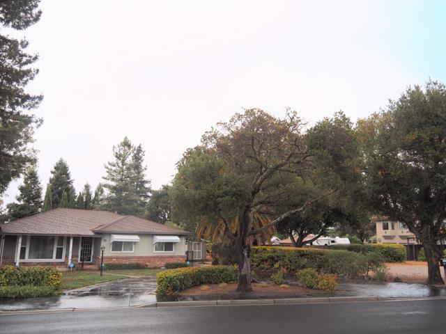 2139 Alameda De Las Pulgas, Redwood City CA: https://media.crmls.org/mediaz/0e94a084-ee4d-489e-94c7-2858b7e447bb.jpg