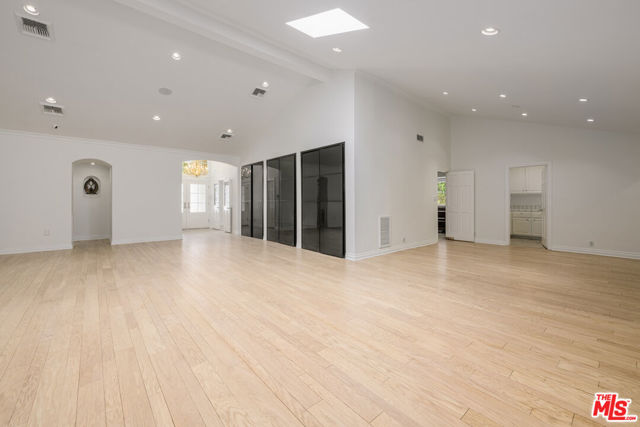 8760 White Oak Avenue, Sherwood Forest CA: https://media.crmls.org/mediaz/0e94b98a-33b4-4944-84ae-2aa6051ea8b0.jpg