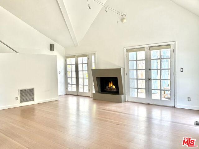 1153 N Poinsettia Place, West Hollywood CA: https://media.crmls.org/mediaz/0e94bd19-ba1b-49c1-9504-f1c09190ce26.jpg