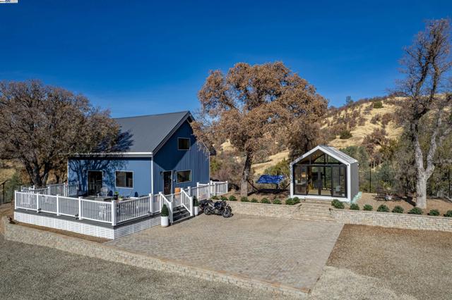 21000 Mines Rd., Livermore CA: https://media.crmls.org/mediaz/0e95b5d1-b534-4cb9-83a6-3bec7292fa44.jpg