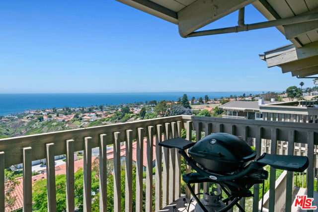 6542 Ocean Crest Drive, Rancho Palos Verdes, California 90275, 2 Bedrooms Bedrooms, ,2 BathroomsBathrooms,Residential,Sold,Ocean Crest,24419131