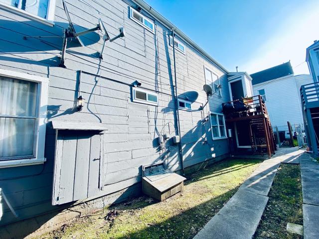 1507 E 15th Street, Oakland CA: https://media.crmls.org/mediaz/0e970229-359b-4f17-8f82-c17e2bb33b33.jpg