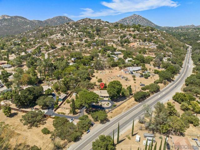17665 Highway 67, Ramona CA: https://media.crmls.org/mediaz/0e9704cd-6186-41b9-9323-53bab68ac462.jpg
