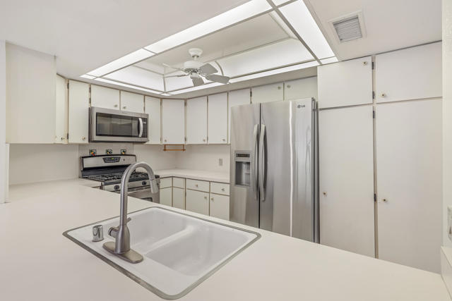 157 Calle Bravo, Palm Springs CA: https://media.crmls.org/mediaz/0e97787f-0371-4961-a025-6369391127af.jpg