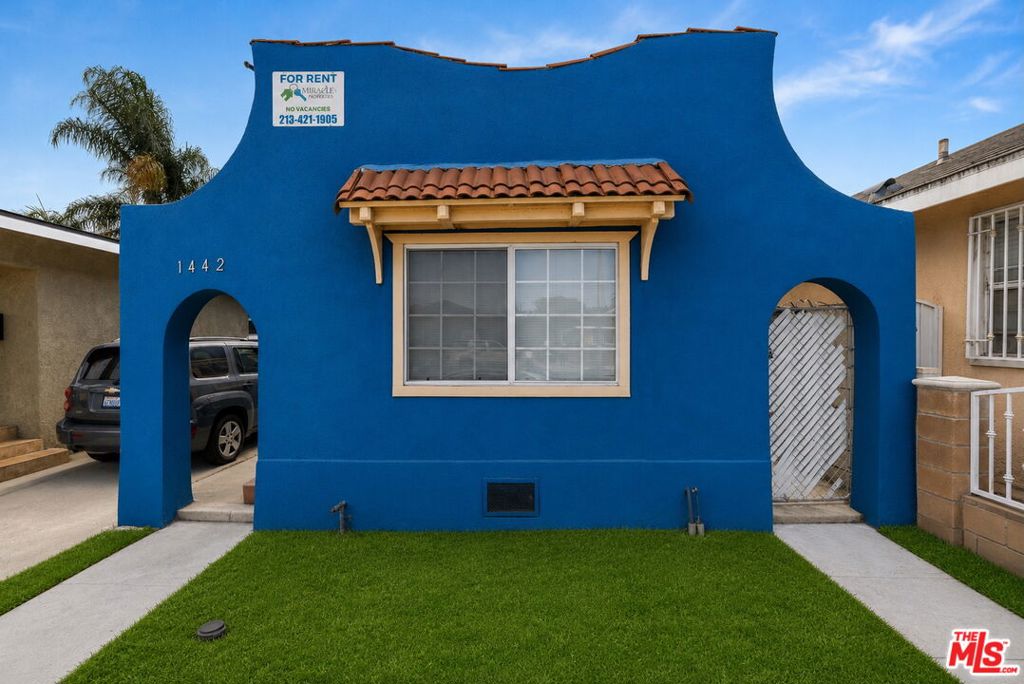 Multifamily at 1442 Alamitos Avenue