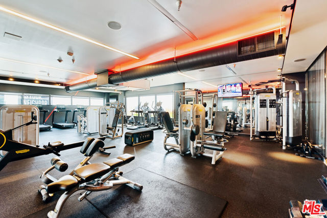6250 Hollywood Boulevard, Los Angeles CA: https://media.crmls.org/mediaz/0e97aec3-0fea-4997-bfa3-f75799856f17.jpg