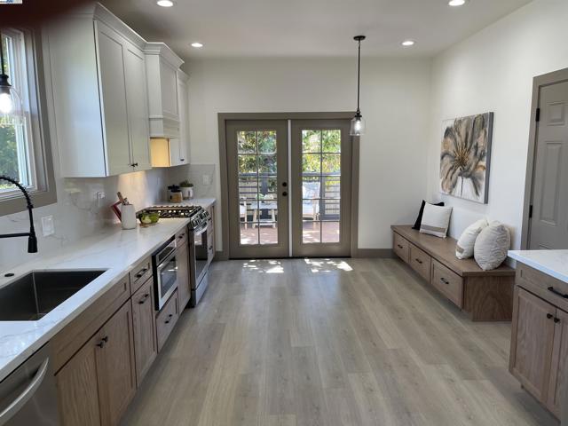 135 Morningside Drive, San Anselmo CA: https://media.crmls.org/mediaz/0e98c8c8-6909-45af-a3a6-3266a4d0f5af.jpg