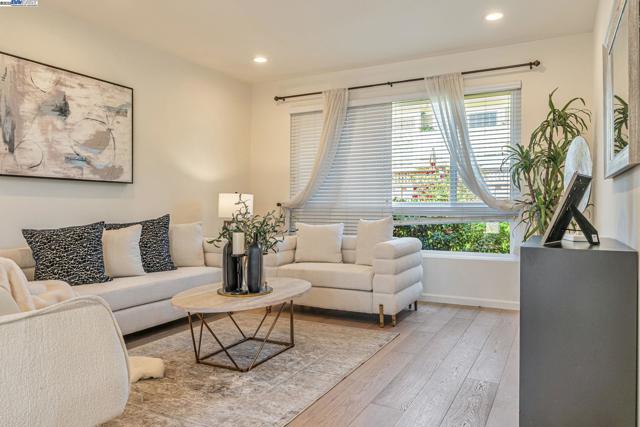 947 Crane Ave, Foster City CA: https://media.crmls.org/mediaz/0e98f24f-410a-456e-867c-5f8200db6728.jpg