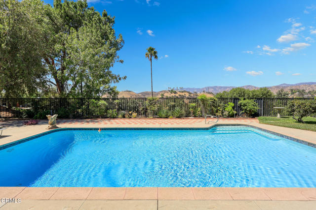 9728 Shadow Island Drive, Shadow Hills CA: https://media.crmls.org/mediaz/0e998800-e43e-4f2f-b6c9-403d344a8dfc.jpg