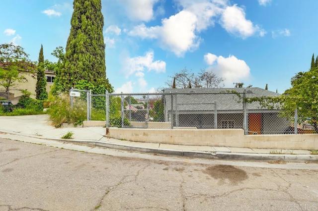 1279 N Hicks Drive, East Los Angeles CA: https://media.crmls.org/mediaz/0e99970d-0e1a-4696-b6d4-5fa6f14a67cf.jpg