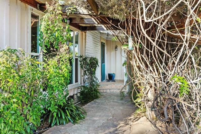 320 Beaumont Dr., Vista CA: https://media.crmls.org/mediaz/0e9a16e3-ccbb-4874-b5ab-a384bf98a679.jpg