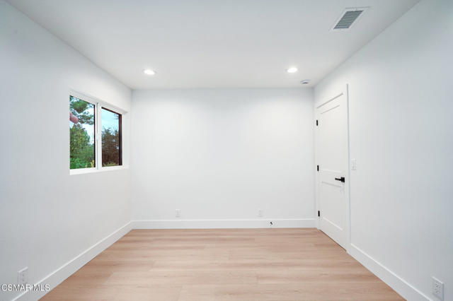 674 Lautrec Court, Thousand Oaks CA: https://media.crmls.org/mediaz/0e9a23c6-47dc-47bb-a69b-e64f61c42284.jpg