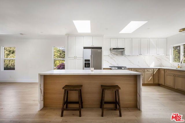 1402 Allesandro Street, Los Angeles CA: https://media.crmls.org/mediaz/0e9a6fd4-0797-484d-a8a0-965a2df4d9d2.jpg