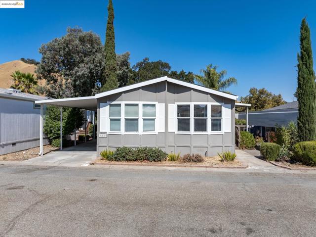 16711 Marsh Creek Rd, Clayton CA: https://media.crmls.org/mediaz/0e9b3030-a886-436e-bed1-bc759cc81a93.jpg