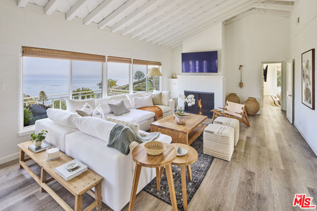 6734 Zumirez Drive, Malibu CA: https://media.crmls.org/mediaz/0e9b776a-6014-48e1-b5ec-7e32163c41b2.jpg