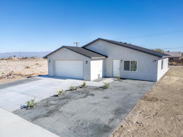 2864 Vista Avenue, Thermal CA: https://media.crmls.org/mediaz/0e9ba2b4-f65a-40c9-b797-623051a7bc64.jpg