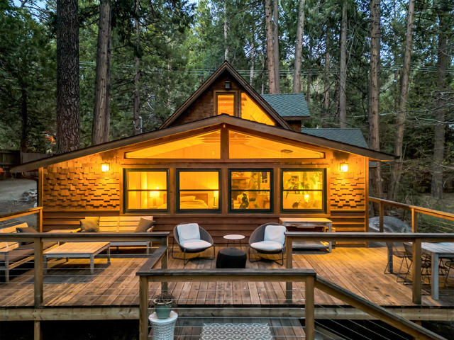 26299 Tahquitz Drive, Idyllwild CA: https://media.crmls.org/mediaz/0e9c4216-384a-4685-9585-af881c77c080.jpg