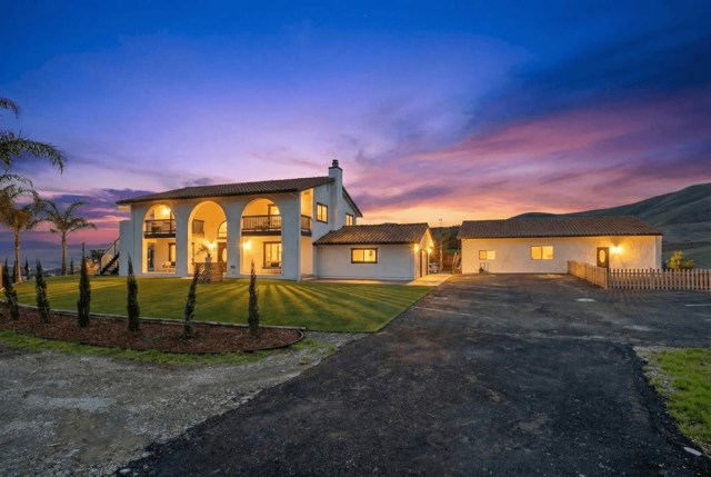 12200 Tesla Rd, Livermore CA: https://media.crmls.org/mediaz/0e9c8175-c9f7-4b00-81de-4f351da9f43e.jpg