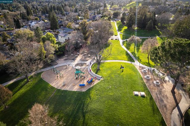 2080 Essenay Ave, Walnut Creek CA: https://media.crmls.org/mediaz/0e9d20d5-f7c5-4a2b-8d11-fe2255a84a65.jpg