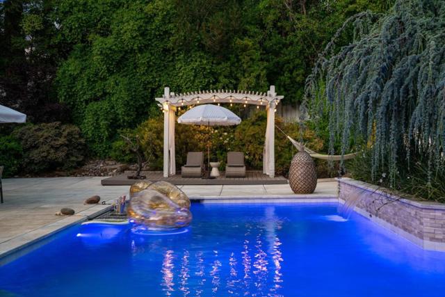 2360 Holly Oak Drive, Danville CA: https://media.crmls.org/mediaz/0e9db20a-81d7-402a-9254-fd6f249cff12.jpg