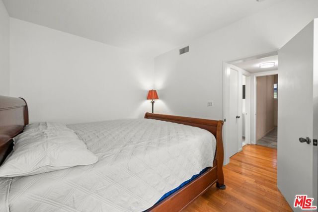 5840 Etiwanda Avenue, Tarzana CA: https://media.crmls.org/mediaz/0e9e2ece-6b19-4878-b7ef-5891ce82ee99.jpg
