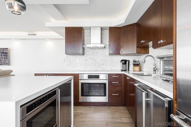 1760 Avenida Del Mundo, Coronado CA: https://media.crmls.org/mediaz/0e9e432b-bb1e-467a-ae29-bfb580ca8e8e.jpg