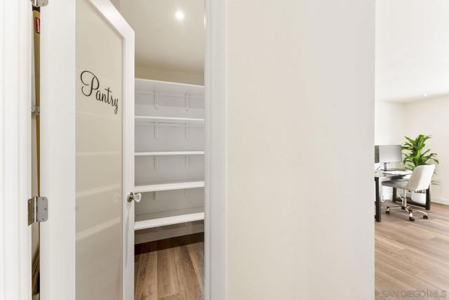 4527 Chinook Court, San Diego CA: https://media.crmls.org/mediaz/0e9e579a-354f-4d52-be9c-99f631a8ecb8.jpg