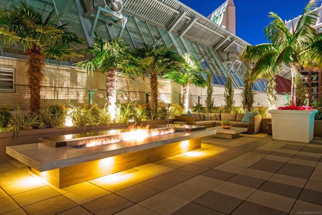 550 Front St, San Diego CA: https://media.crmls.org/mediaz/0e9e7fd0-7123-4663-bee4-f062905aa4ff.jpg