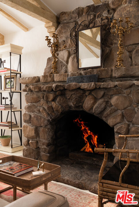 15 Loma Media Road, Santa Barbara CA: https://media.crmls.org/mediaz/0e9eb6c0-97ae-4f98-8f99-d138547c3ba0.jpg
