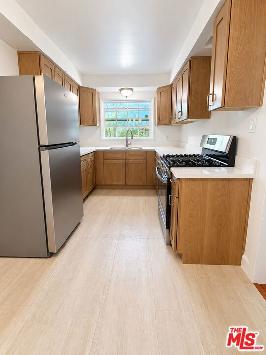 12811 Oxnard Street, 1 photo 16