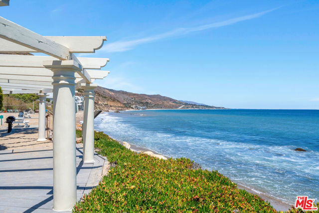 26664 Seagull Way, Malibu CA: https://media.crmls.org/mediaz/0e9ef6bf-e04d-4105-bdce-4c47ace2edfe.jpg