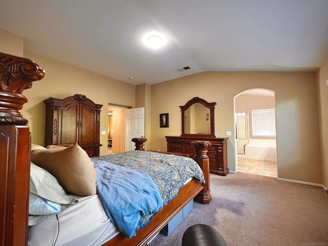 37710 Sprucewood Ln, Murrieta CA: https://media.crmls.org/mediaz/0e9f325c-d3bf-4d4c-b57c-afa24a4a2770.jpg