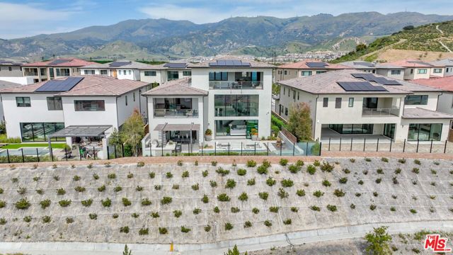 20378 W Marlow Lane, Porter Ranch CA: https://media.crmls.org/mediaz/0e9f42f8-a666-4fb2-b866-88804b1a968e.jpg