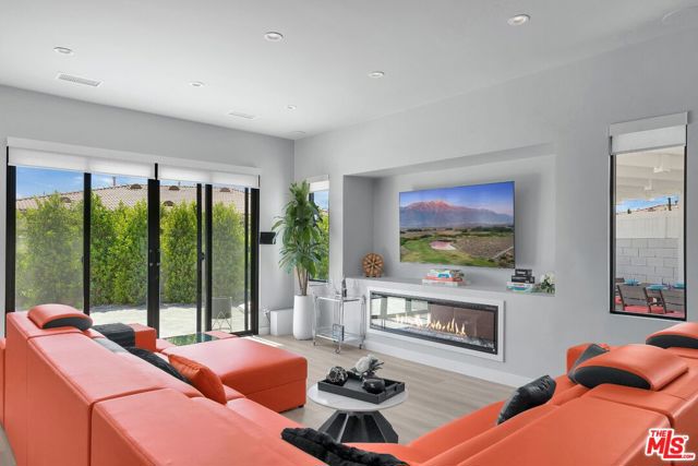 Image 10 of 66 For 80803 Sunglow Court