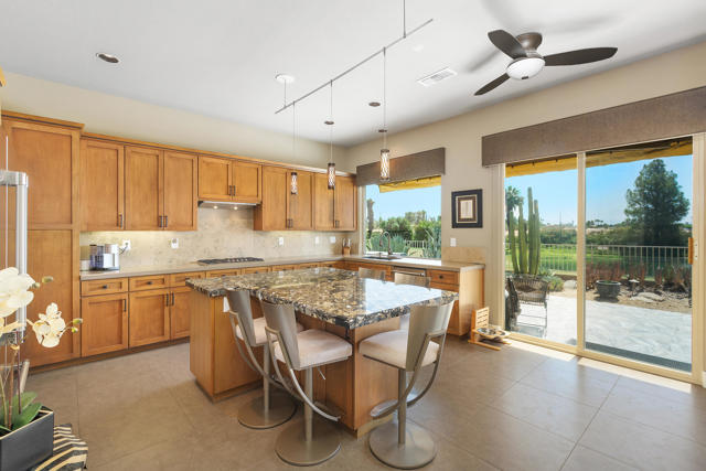 187 Kavenish Drive, Rancho Mirage CA: https://media.crmls.org/mediaz/0ea006cb-e9dc-4966-9ee7-49cf710f87f2.jpg