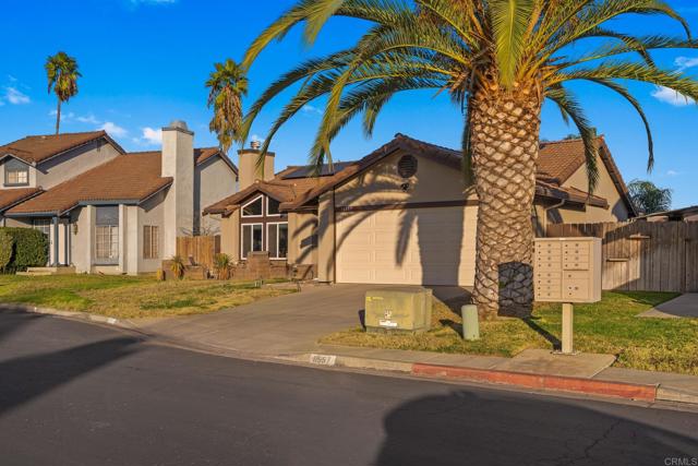 Home for Sale in Lakeside