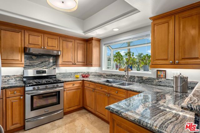 1948 Malcolm Avenue, Los Angeles CA: https://media.crmls.org/mediaz/0ea08f16-1e5b-4f99-8924-008ecc53082d.jpg