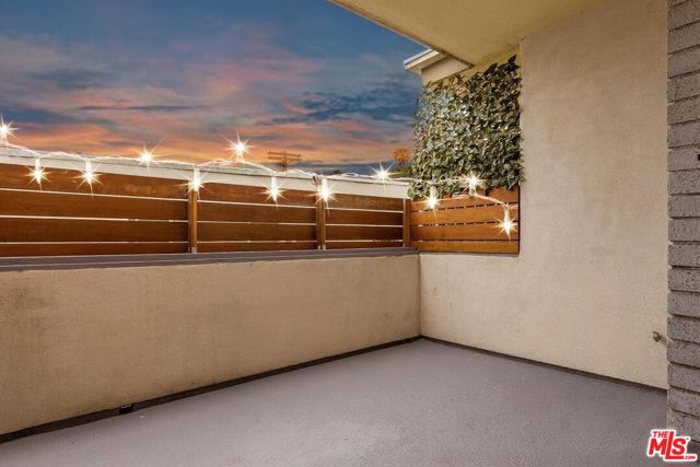 1807 Camden Avenue, Los Angeles CA: https://media.crmls.org/mediaz/0ea108a5-34d8-4958-9bea-d721d8a72cd4.jpg