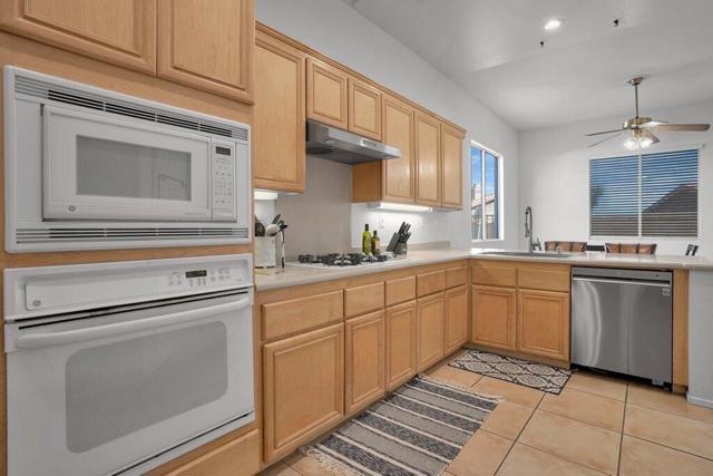 45180 Debbie Drive, La Quinta CA: https://media.crmls.org/mediaz/0ea113a8-1e0e-4bec-b1b9-c968d6f4a641.jpg