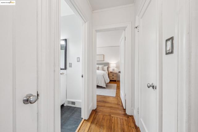 803 Evelyn Ave, Albany CA: https://media.crmls.org/mediaz/0ea12ece-1cc9-4919-a58d-2fadf4f1ea99.jpg