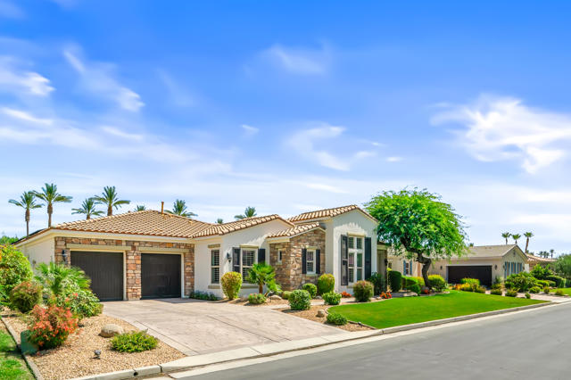 76158 Via Montelena, Indian Wells CA: https://media.crmls.org/mediaz/0ea1760d-18f3-4db1-b44a-b94bee813cc4.jpg